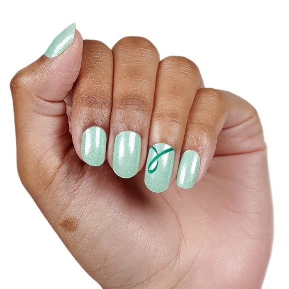 Color Street Nail Set - Picture 6 of 8